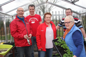 “Kom in de kas” in de buurtmoestuin