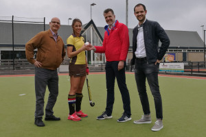 PvdA Nissewaard sponsort wedstrijdballen noodlijdende HVS