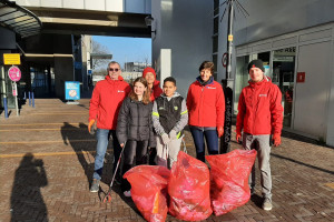 PvdA organiseert schoonmaakactie op Winkelcentrum Akkerhof