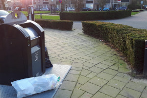 PvdA Nissewaard vraagt aandacht voor kapotte en overvolle afvalcontainers