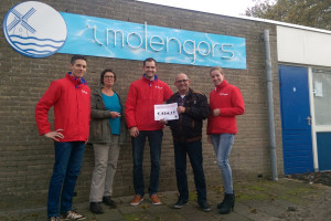 PvdA reikt cheque uit aan zwembad ‘t Molengors