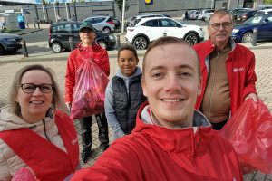 PvdA organiseert schoonmaakactie op Winkelcentrum Sterrenhof