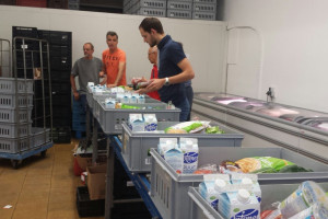 PvdA-raadsleden helpen als vrijwilliger bij de Voedselbank
